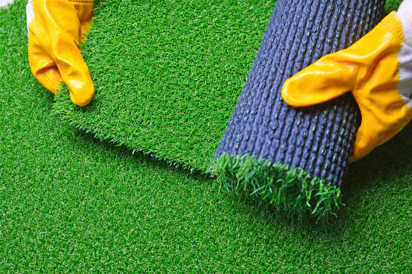 Synthetic lawn turf